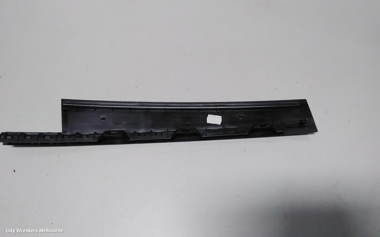 VOLKSWAGEN TIGUAN DOOR MOULD, DOOR RR MOULD VERTICAL GLOSS BLACK MOULD: 74457, 5NA, 06/2016 - 02/2024