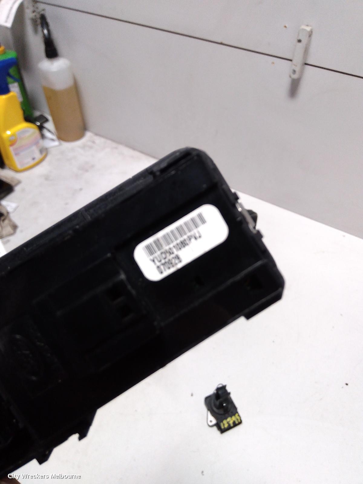 LAND ROVER RANGEROVER SPORT PWR DR WIND SWITCH, RH FRONT (MASTER SWITCH), L320, 08/2005 - 10/2010