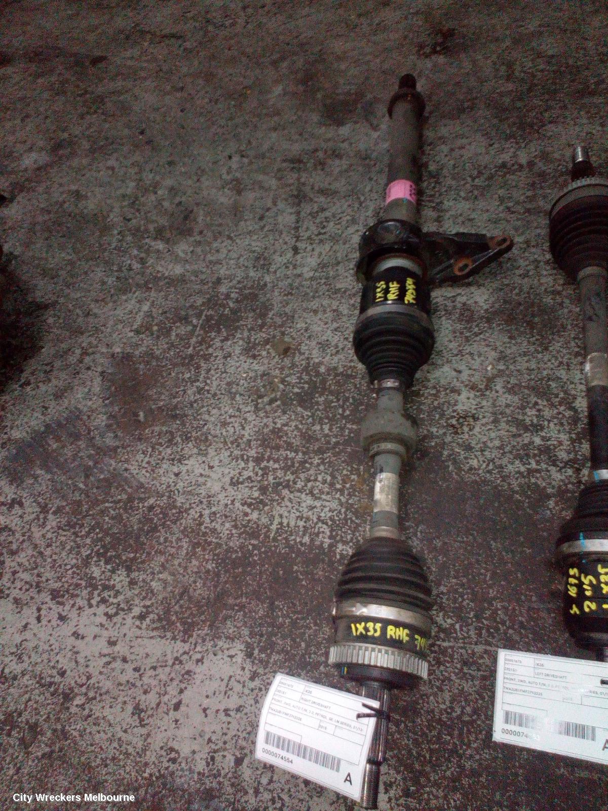 HYUNDAI IX35 RIGHT DRIVESHAFT, FRONT, 2WD, AUTO T/M, 2.0, PETROL, SE, LM SERIES, 01/2013 - 01/2016