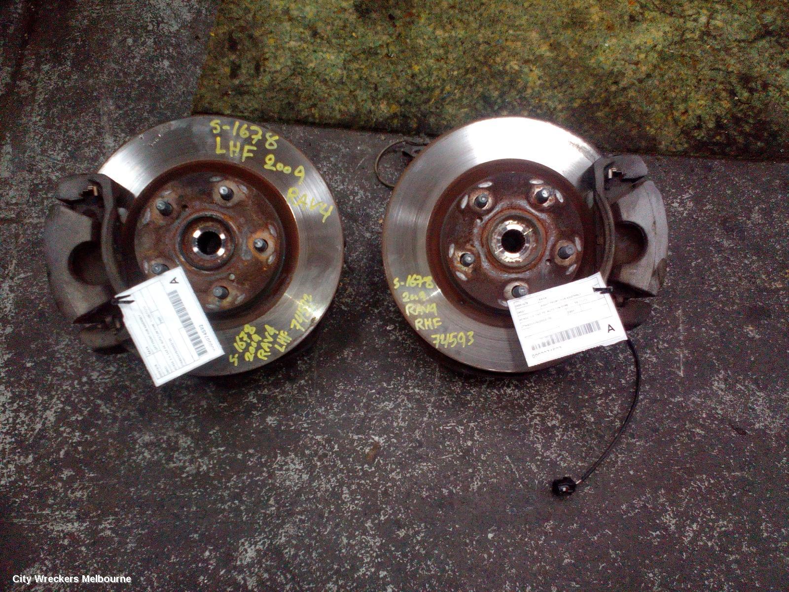 TOYOTA RAV4 RIGHT FRONT HUB ASSEMBLY, ACA33, 2.4, 2AZ-FE, AUTO T/M TYPE, 11/2005 - 11/2012