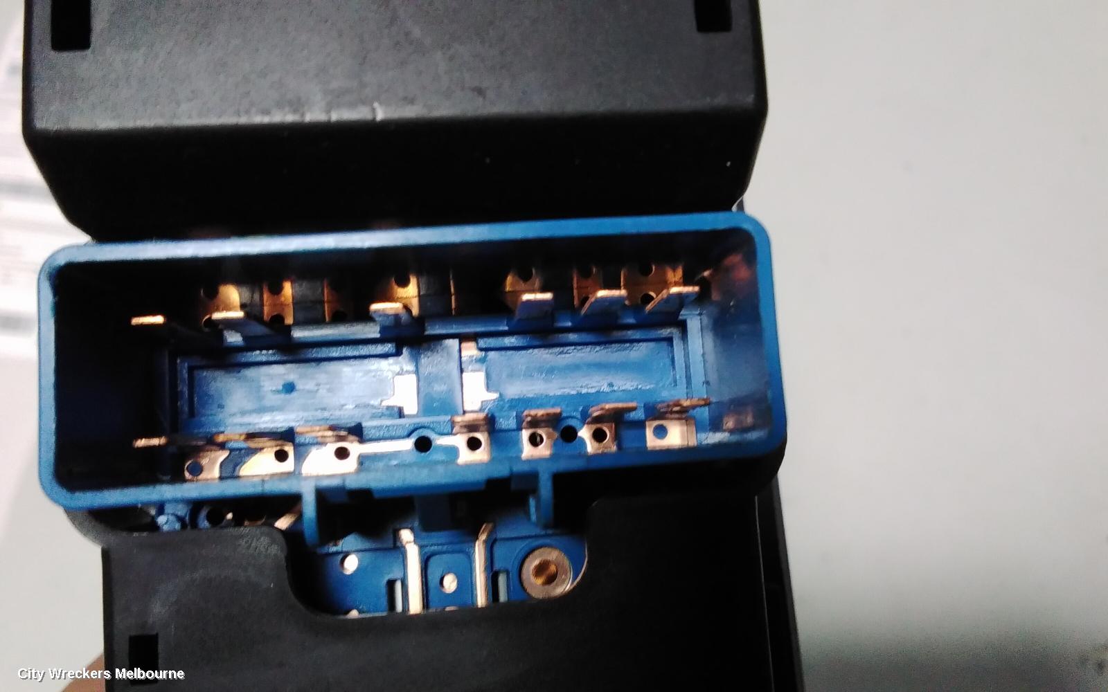 HOLDEN CAPTIVA PWR DR WIND SWITCH, RH FRONT (MASTER SWITCH), CAPTIVA 5 (VIN KL3D), CG, 01/2011 - 06/2018
