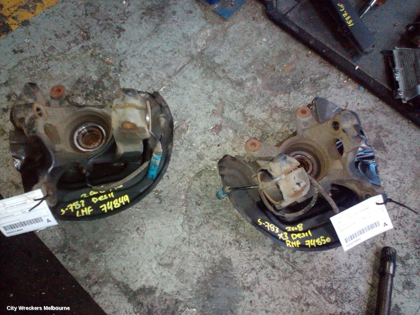 BMW X3 LEFT FRONT HUB ASSEMBLY, E83, 06/2004 - 11/2010