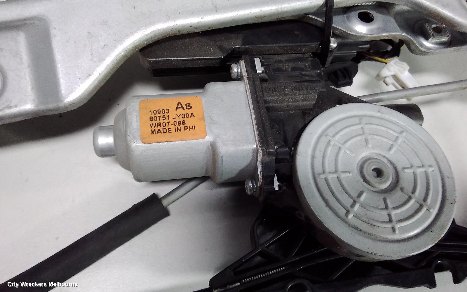 RENAULT KALEOS LEFT FRONT WINDOW REG/MOTOR, H45, DOOR REG ASSY (REG AND MOTOR), 09/2013 - 04/2016