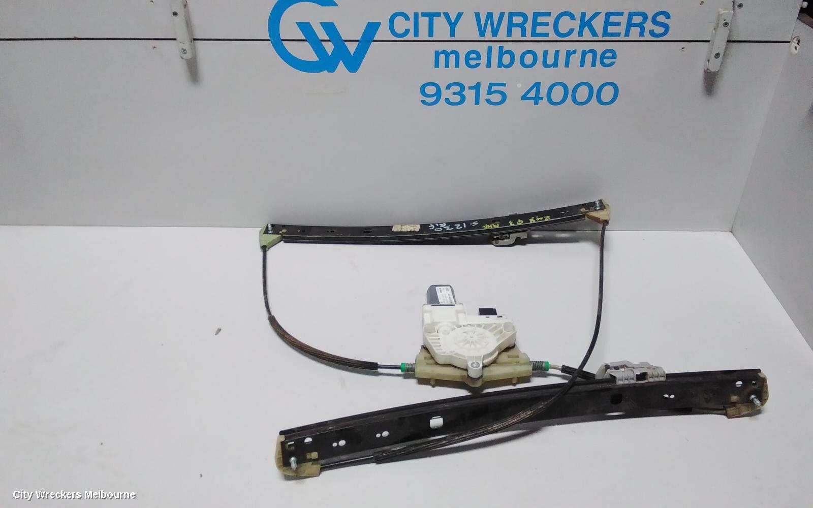 AUDI Q7 RIGHT FRONT WINDOW REG/MOTOR, 4L, 09/2006 - 08/2015