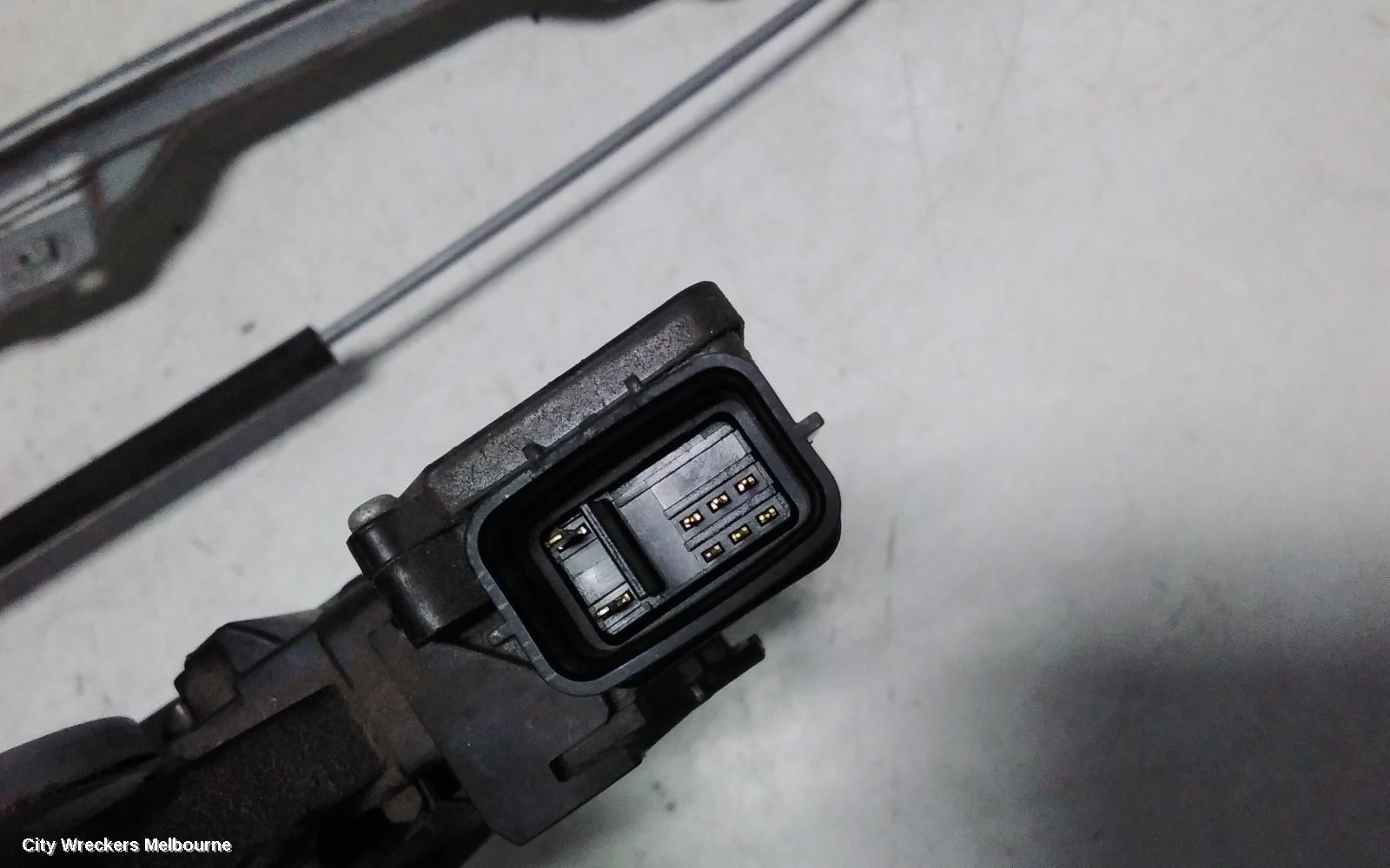 RENAULT KALEOS LEFT FRONT WINDOW REG/MOTOR, H45, DOOR REG ASSY (REG AND MOTOR), 09/2013 - 04/2016
