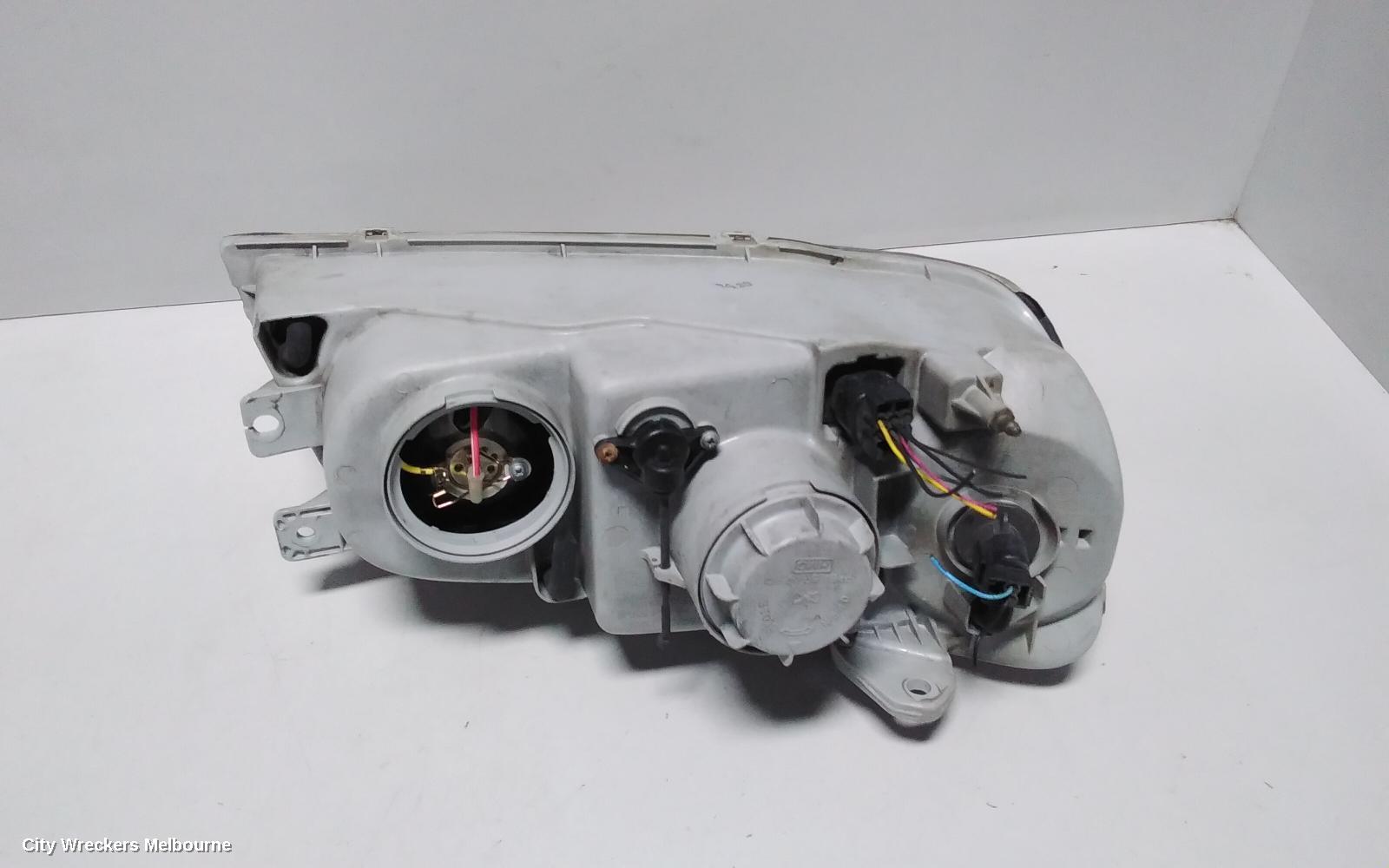 HYUNDAI GRANDEUR LEFT HEADLAMP, XG, BLACK INSERT, 10/1999 - 07/2002