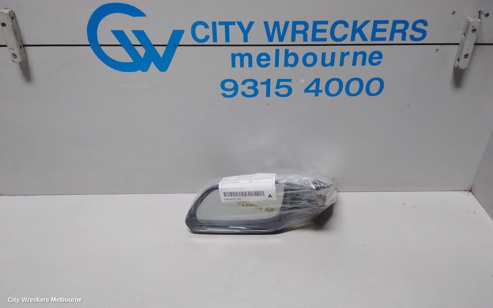 SKODA OCTAVIA LEFT DOOR MIRROR, 1Z, ELEGANCE/SCOUT, MANUAL FOLD, W/ SURROUND LIGHT TYPE (6XN), 01/2004 - 01/2009
