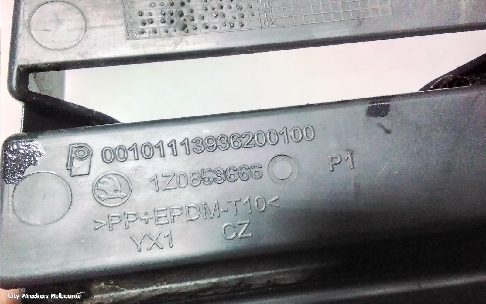 SKODA OCTAVIA RIGHT INDICATOR/FOG/SIDE, BUMPER FOGLAMP, 1Z, RECTANGULAR TYPE, 01/2004 - 05/2009