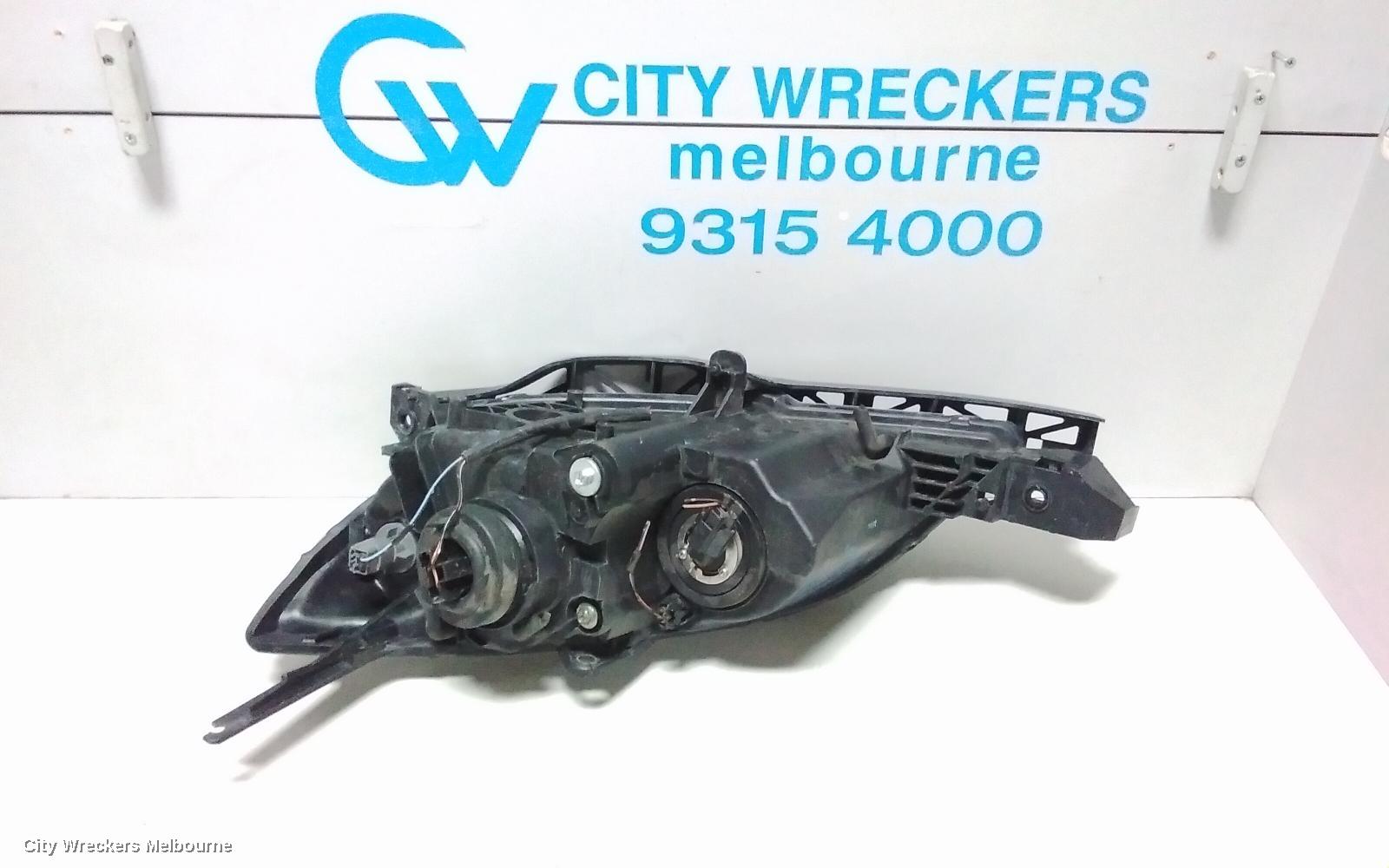MAZDA 3 RIGHT HEADLAMP, BK, HATCH, NON HID, MANUAL ADJUST TYPE, 10/2003 - 04/2009