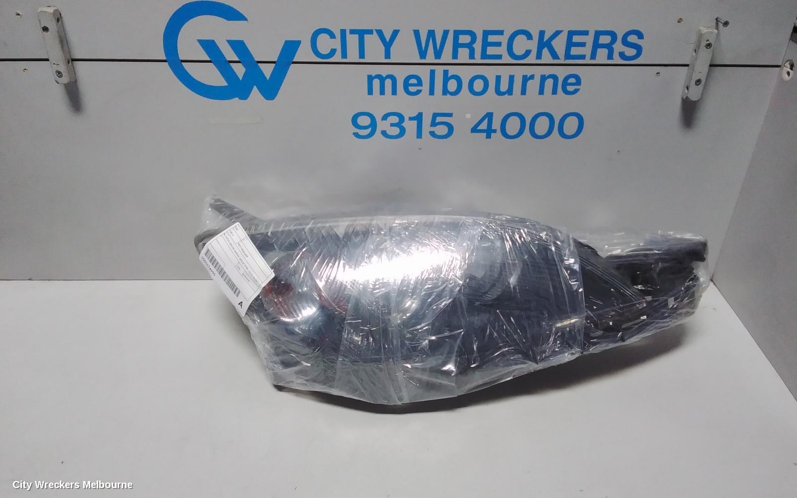 MAZDA 3 RIGHT HEADLAMP, BK, HATCH, NON HID, MANUAL ADJUST TYPE, 10/2003 - 04/2009