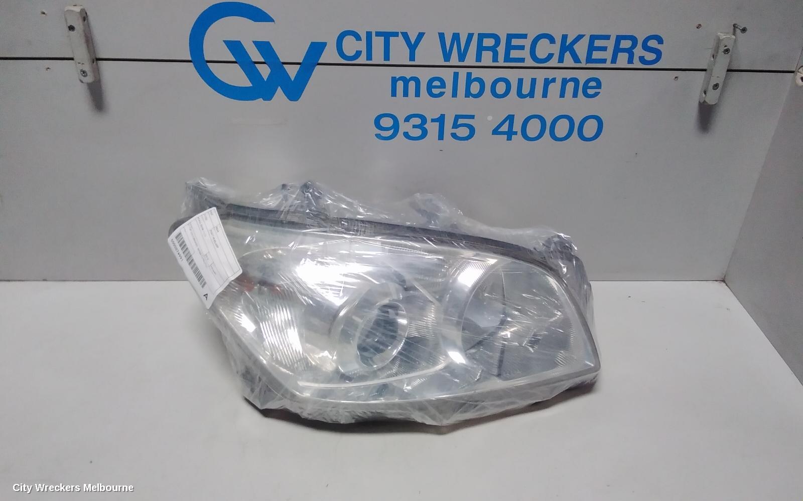 TOYOTA RAV4 RIGHT HEADLAMP, ACA33, 08/2008 - 11/2012
