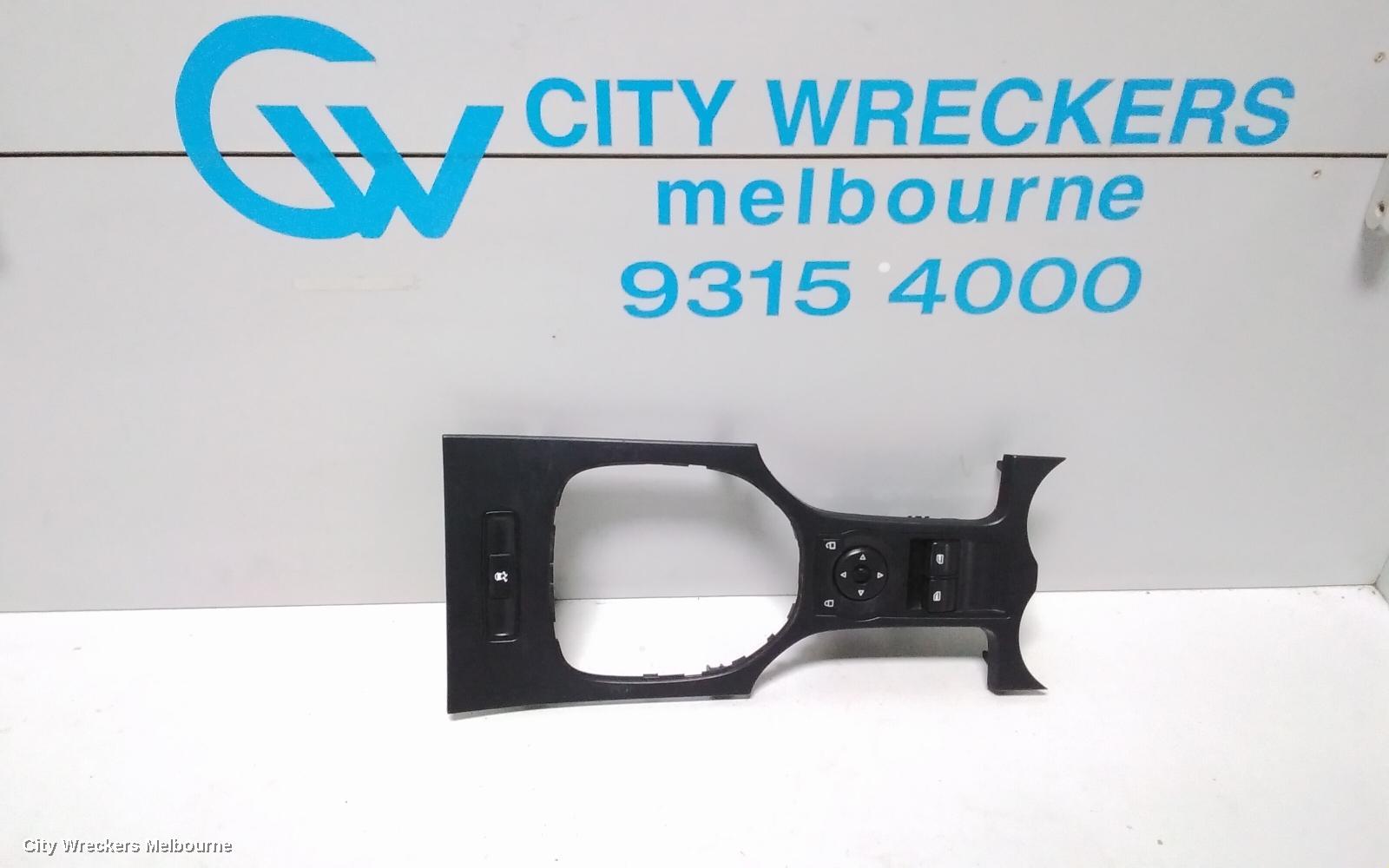 HOLDEN COMMODORE PWR DR WIND SWITCH, FRONT CENTRE MASTERSWITCH, 4 DOOR, BLACK, VE, 08/2006 - 04/2013