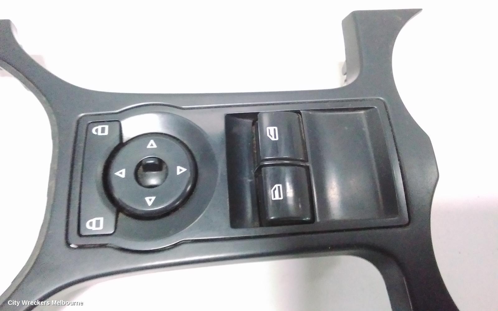 HOLDEN COMMODORE PWR DR WIND SWITCH, FRONT CENTRE MASTERSWITCH, 4 DOOR, BLACK, VE, 08/2006 - 04/2013