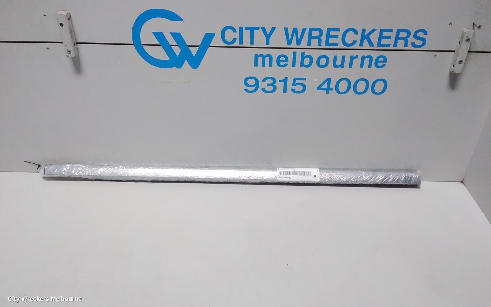 JEEP GRANDCHEROKEE DOOR MOULD, RHF CHROME BELT MOULD: 75237, WK, 10/2010 - 02/2022