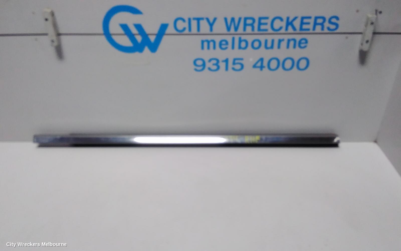 JEEP GRANDCHEROKEE DOOR MOULD, RHF CHROME BELT MOULD: 75237, WK, 10/2010 - 02/2022
