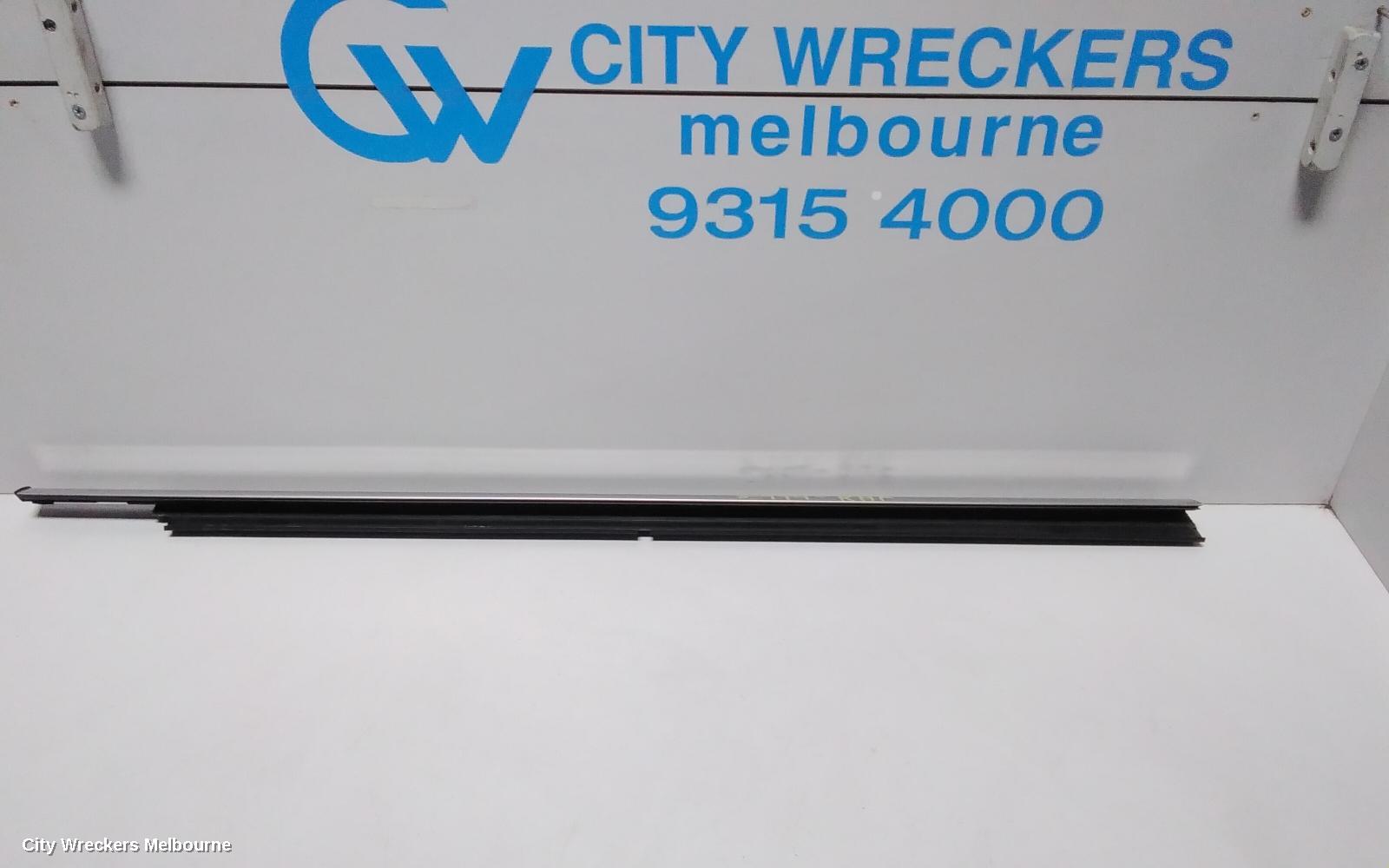 JEEP GRANDCHEROKEE DOOR MOULD, RHF CHROME BELT MOULD: 75237, WK, 10/2010 - 02/2022