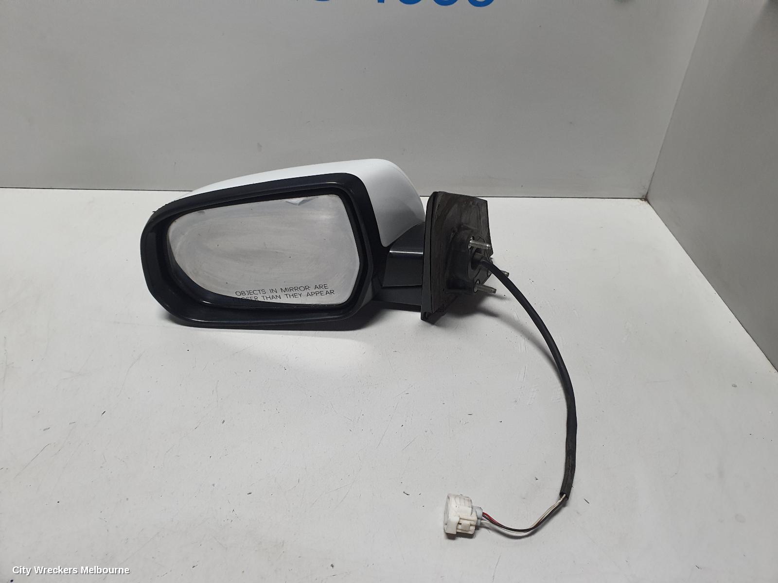 NISSAN XTRAIL LEFT DOOR MIRROR, T30, 3 WIRE TYPE, 10/2001 - 09/2007