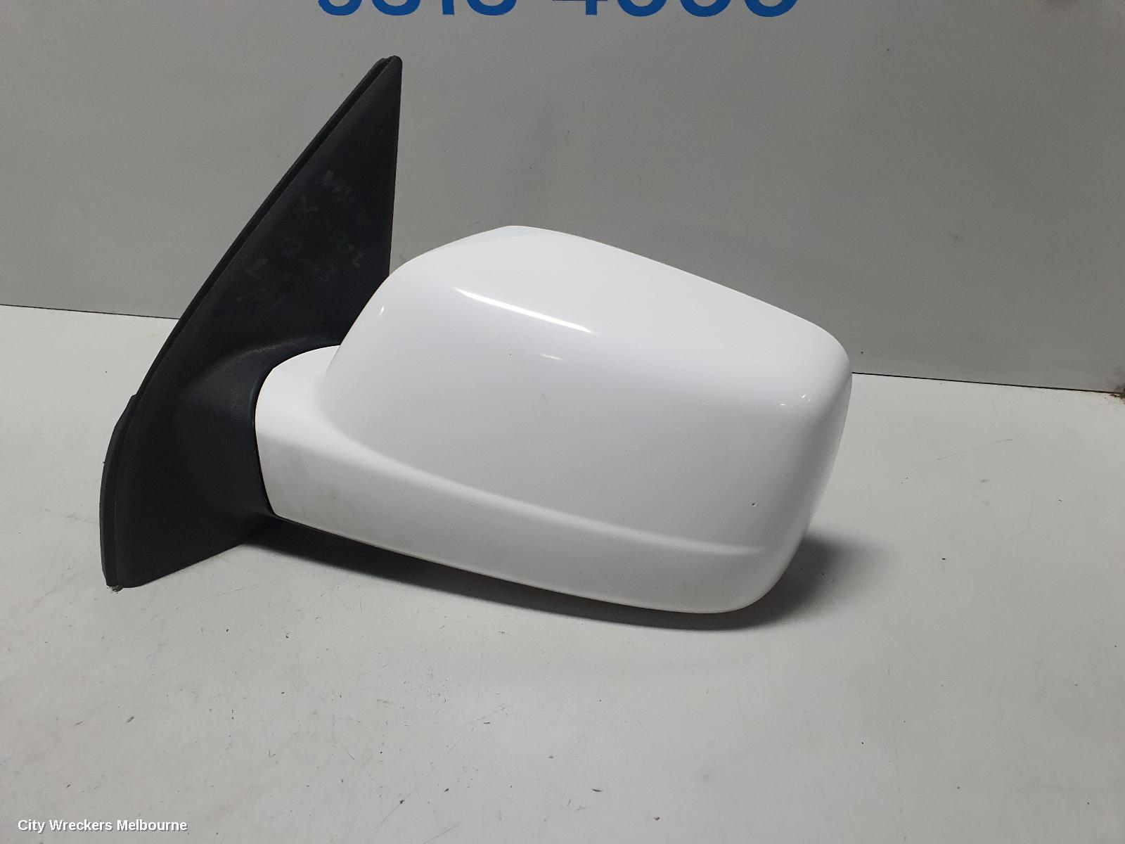 NISSAN XTRAIL LEFT DOOR MIRROR, T30, 3 WIRE TYPE, 10/2001 - 09/2007