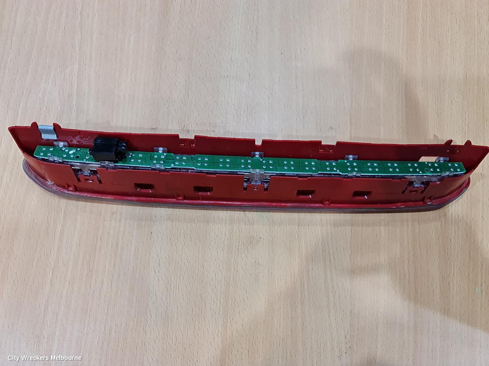 VOLKSWAGEN PASSAT HIGH LEVEL STOPLIGHT, 3C, 04/2011 - 07/2015