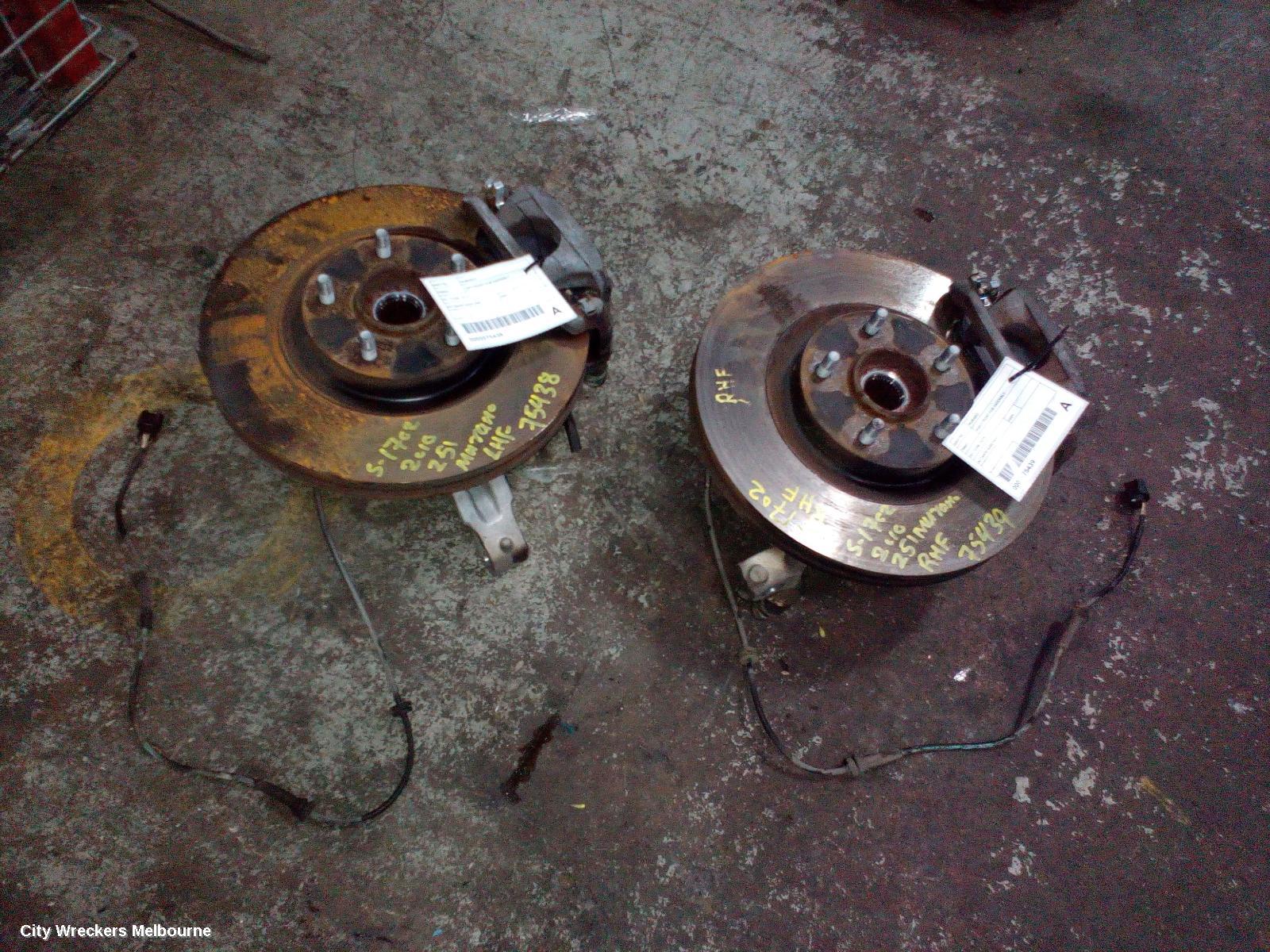 NISSAN MURANO LEFT FRONT HUB ASSEMBLY, Z51, 12/2008 - 12/2014