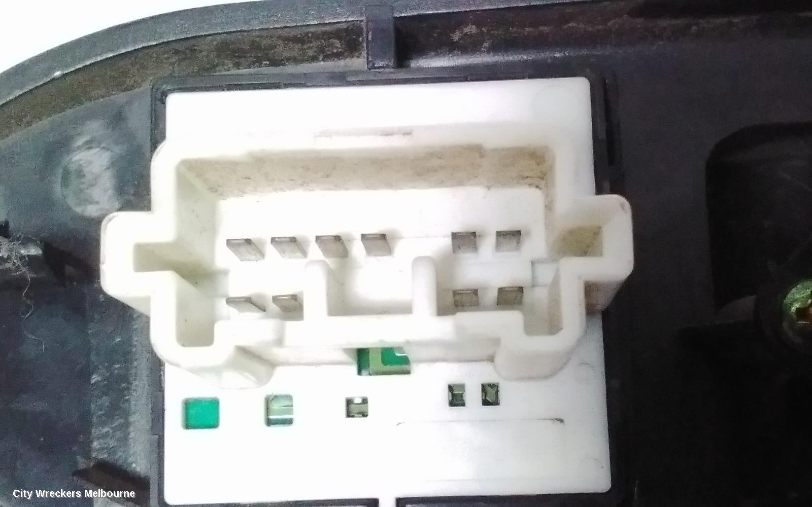 MITSUBISHI 380 PWR DR WIND SWITCH, RH FRONT (MASTER SWITCH), DB, 09/2005 - 03/2008