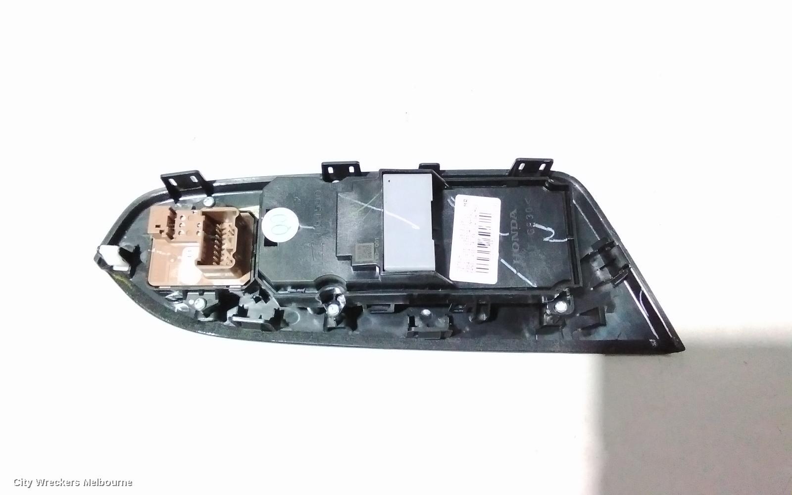 HONDA CRV PWR DR WIND SWITCH, RH FRONT (MASTER SWITCH), W/ AUTO DOWN ON RHF ONLY, RW, 05/2017 - 08/2023