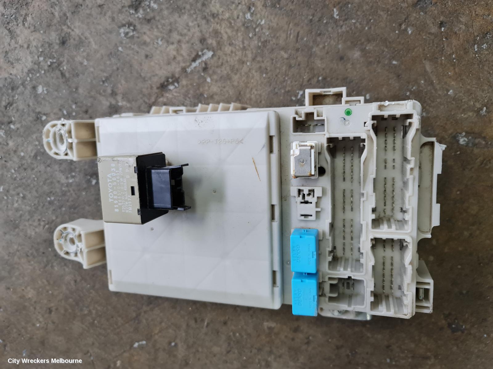 TOYOTA PRADO FUSE BOX, ENGINE BAY, DIESEL, 120 SERIES, 02/2003 - 10/2009