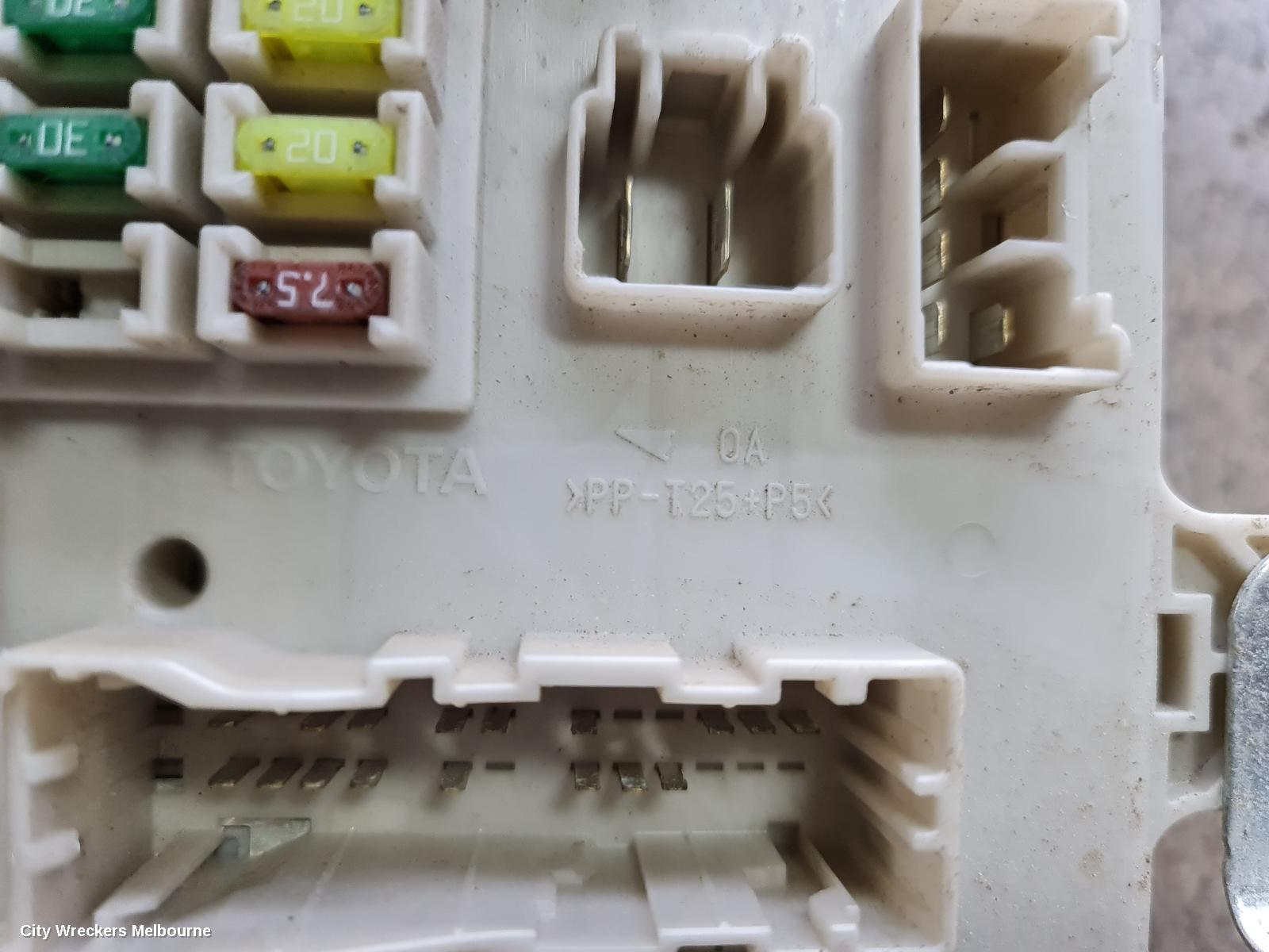 TOYOTA PRADO FUSE BOX, ENGINE BAY, DIESEL, 120 SERIES, 02/2003 - 10/2009