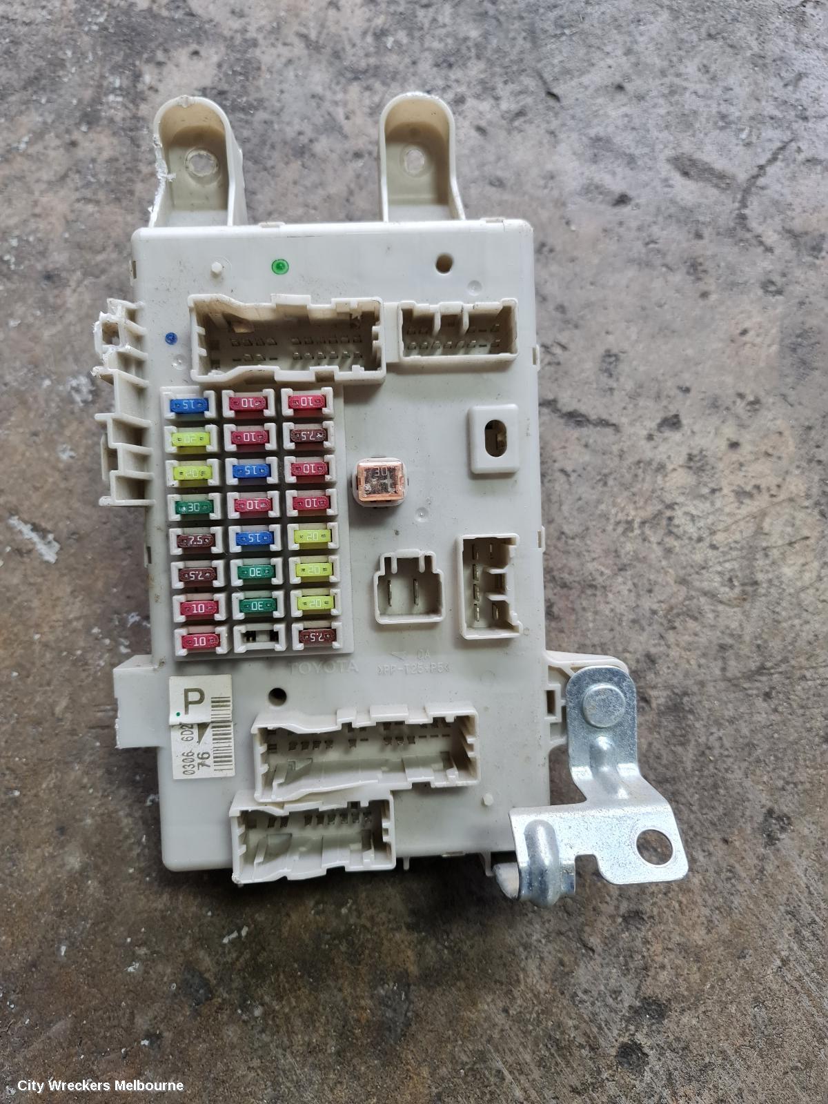 TOYOTA PRADO FUSE BOX, ENGINE BAY, DIESEL, 120 SERIES, 02/2003 - 10/2009