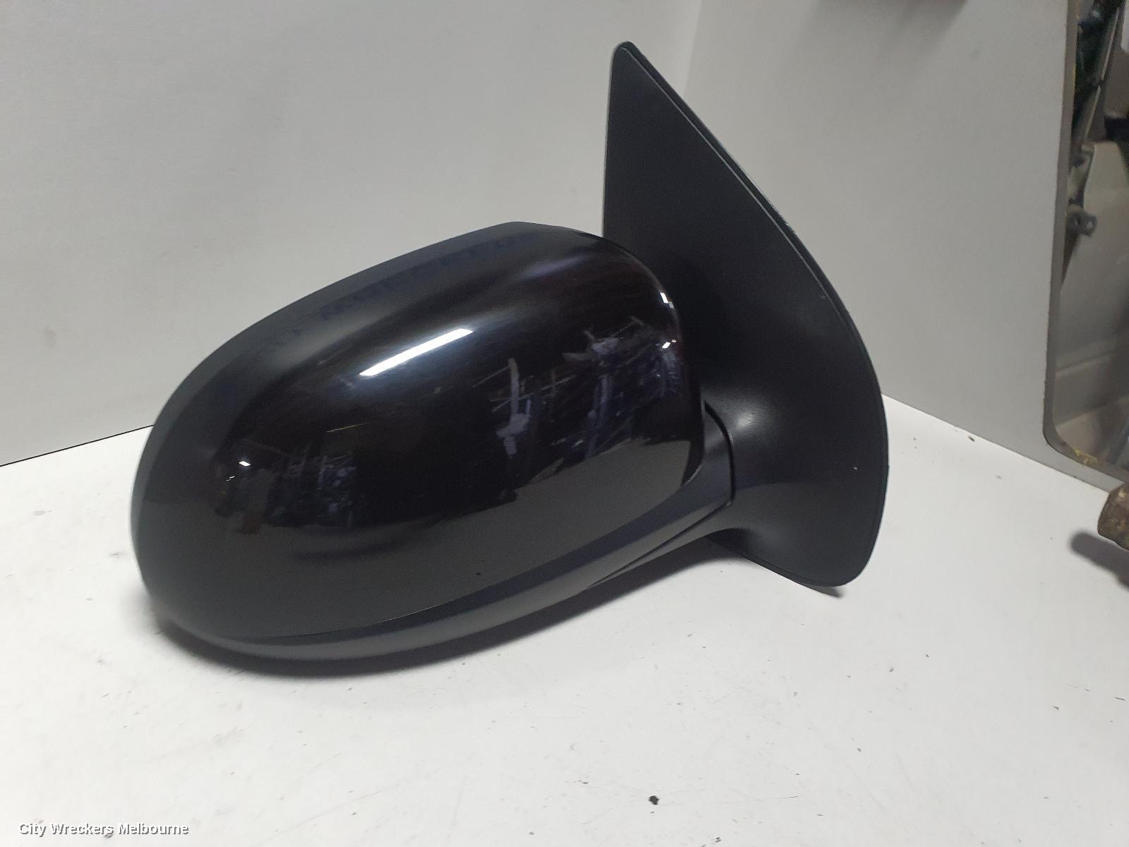 HYUNDAI I30 RIGHT DOOR MIRROR, FD, COLOUR CODED, MANUAL FOLD, NON FLASHER TYPE, 09/2007 - 04/2012