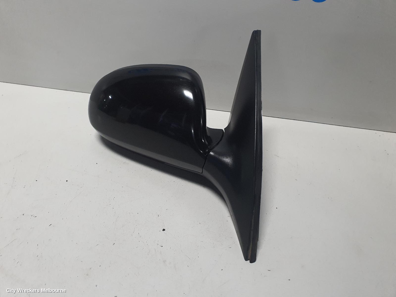 HYUNDAI I20 RIGHT DOOR MIRROR, PB, MANUAL FOLDING, NON FLASHER TYPE, 07/2010 - 12/2015