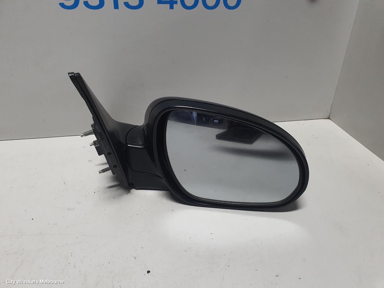 HYUNDAI I20 RIGHT DOOR MIRROR, PB, MANUAL FOLDING, NON FLASHER TYPE, 07/2010 - 12/2015