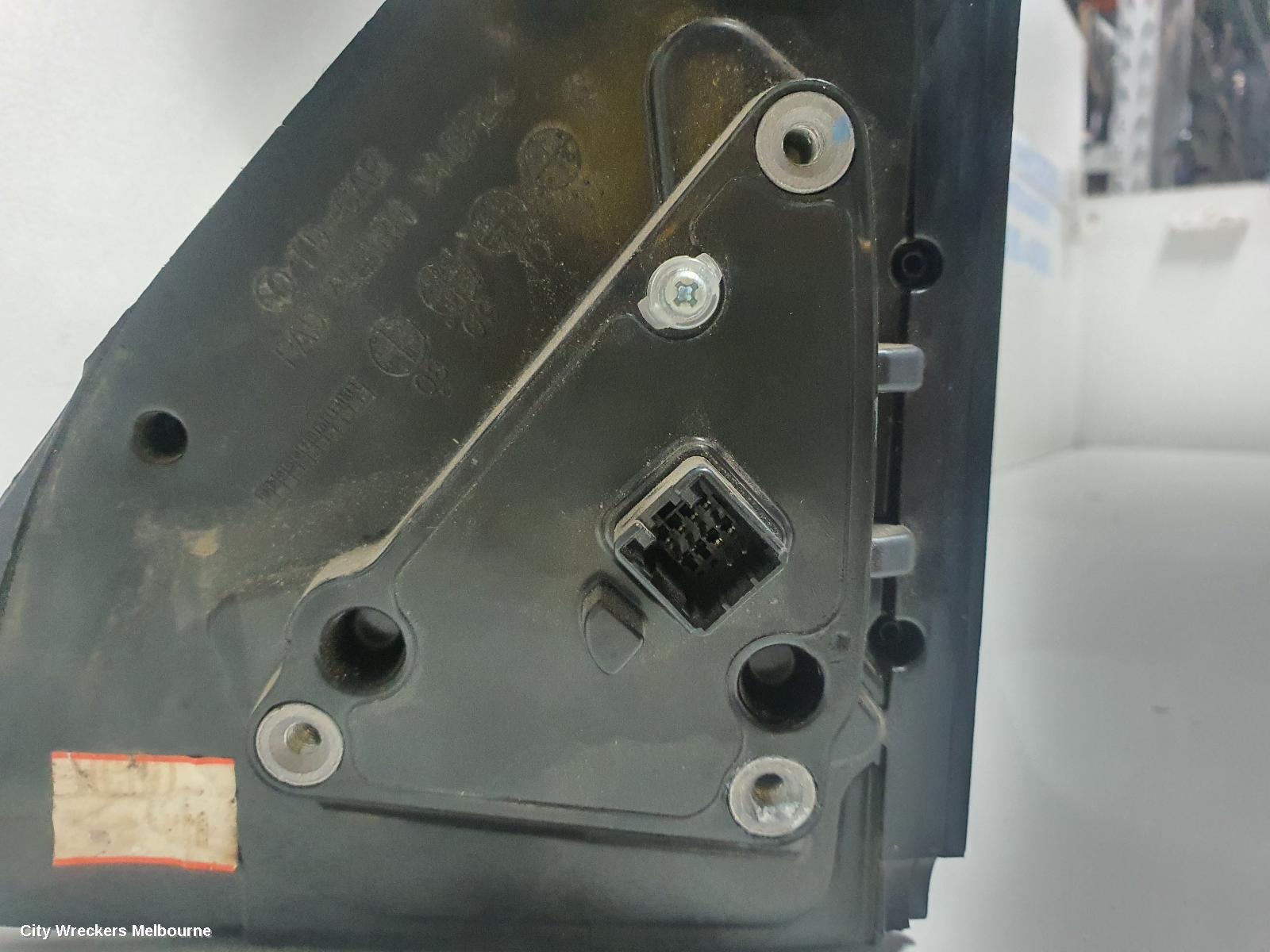 KIA CERATO RIGHT DOOR MIRROR, TD, THIN BLINKER TYPE, SEDAN/HATCH, 07/2010 - 03/2013