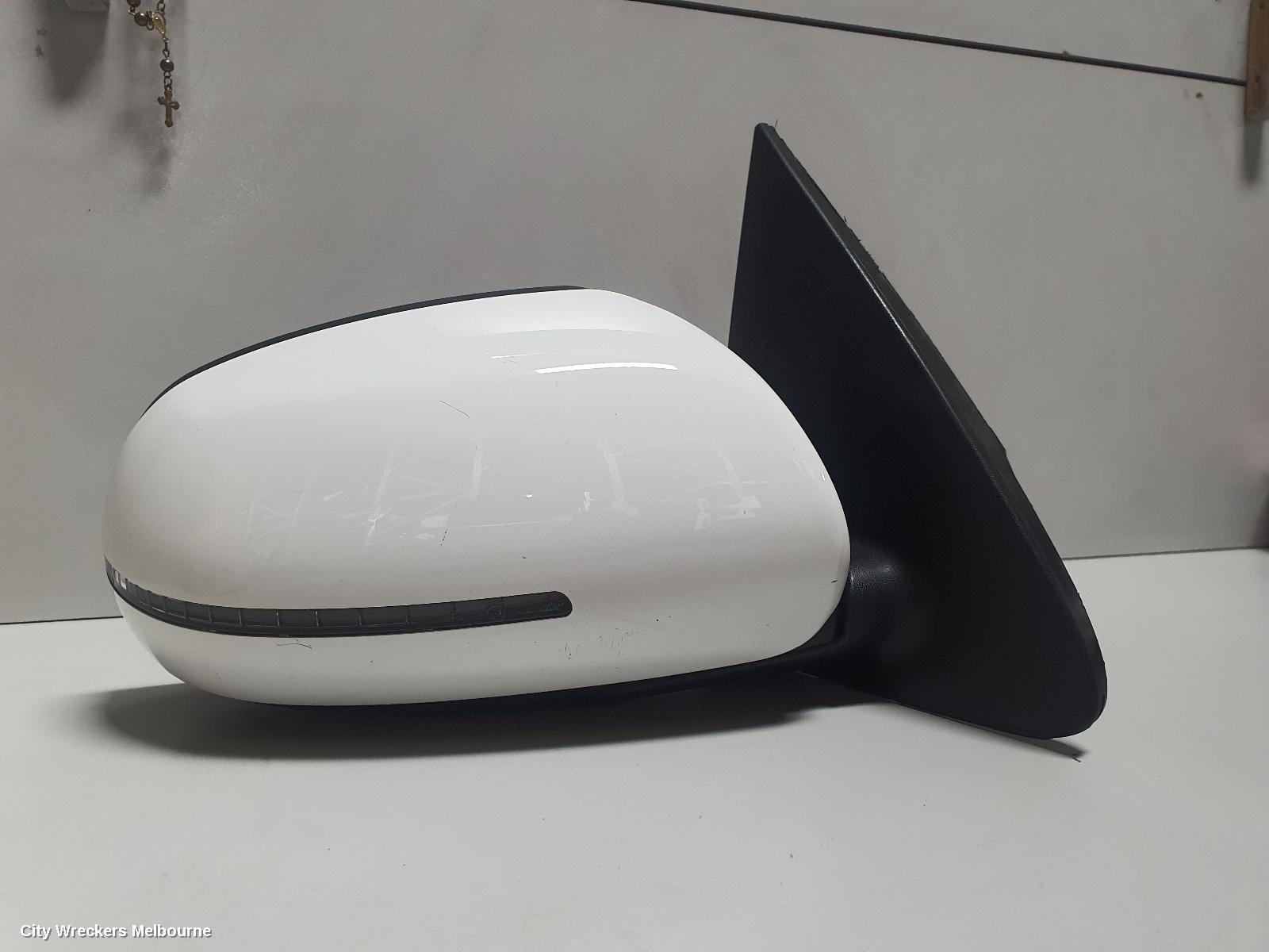 KIA CERATO RIGHT DOOR MIRROR, TD, THIN BLINKER TYPE, SEDAN/HATCH, 07/2010 - 03/2013