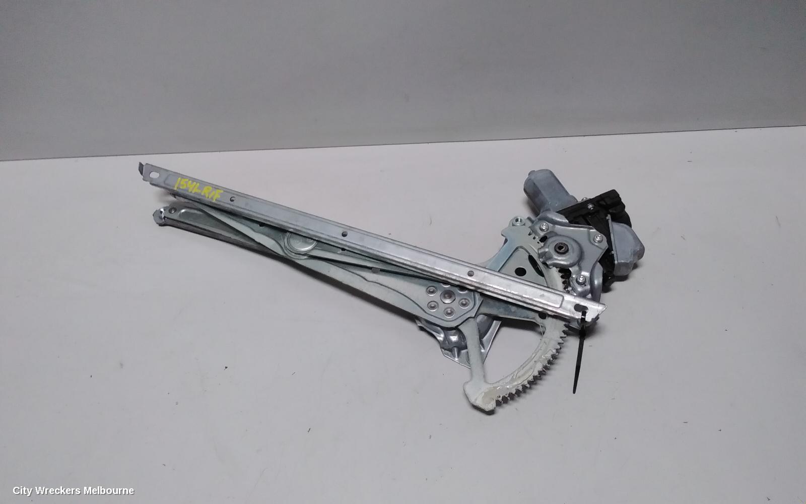 TOYOTA PRIUS RIGHT FRONT WINDOW REG/MOTOR, NHP10R, PRIUS C, 12/2011 - 03/2020