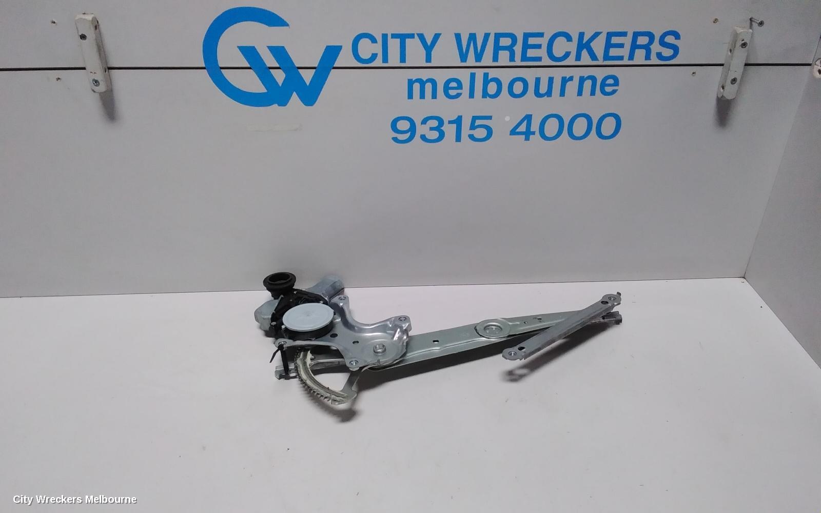 TOYOTA PRIUS RIGHT FRONT WINDOW REG/MOTOR, NHP10R, PRIUS C, 12/2011 - 03/2020