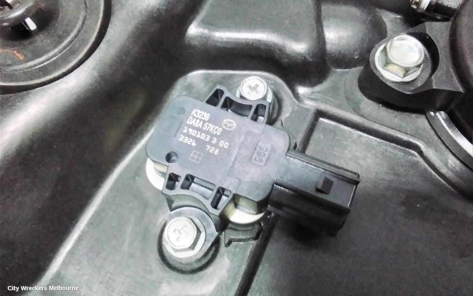 MAZDA CX3 LEFT FRONT WINDOW REG/MOTOR, DK, 02/2017 ONWARDS