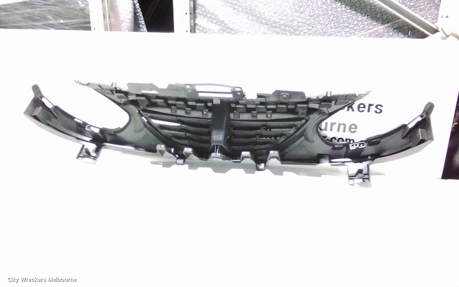 RENAULT FLUENCE GRILLE, RADIATOR GRILLE, X38, 09/2010 - 08/2013