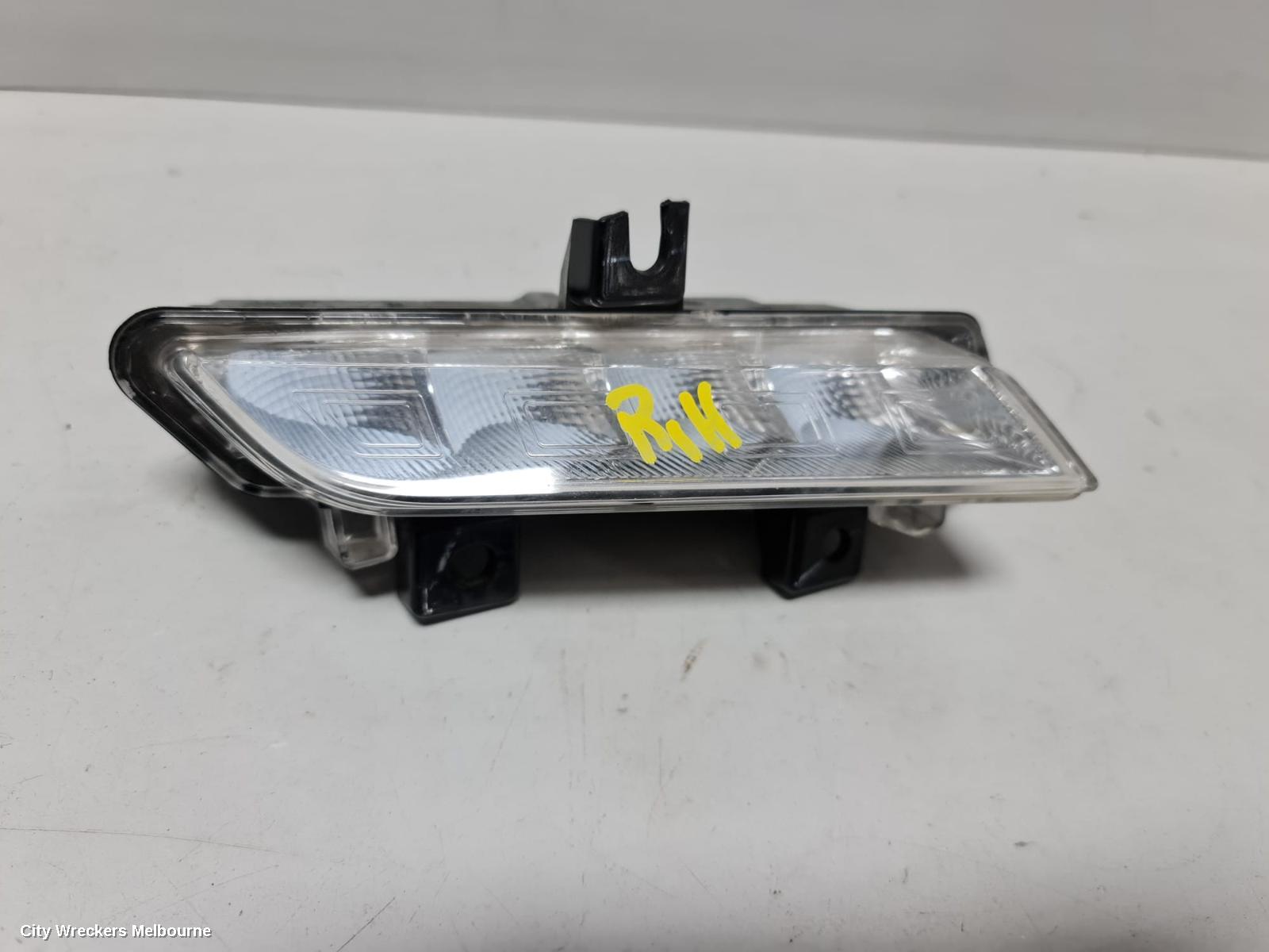 RENAULT CLIO RIGHT INDICATOR/FOG/SIDE, DAYTIME RUNNING LAMP, X98, AUTHENTIQUE/EXPRESSION/DYNAMIQUE, 09/2013 - 07/2016