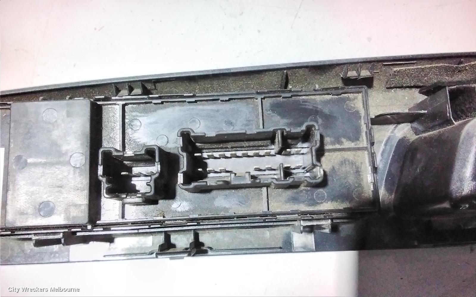SUBARU XV PWR DR WIND SWITCH, RH FRONT (MASTER SWITCH), G4X, W/O CHROME LINES ON BUTTON TYPE, 01/2012 - 03/2015