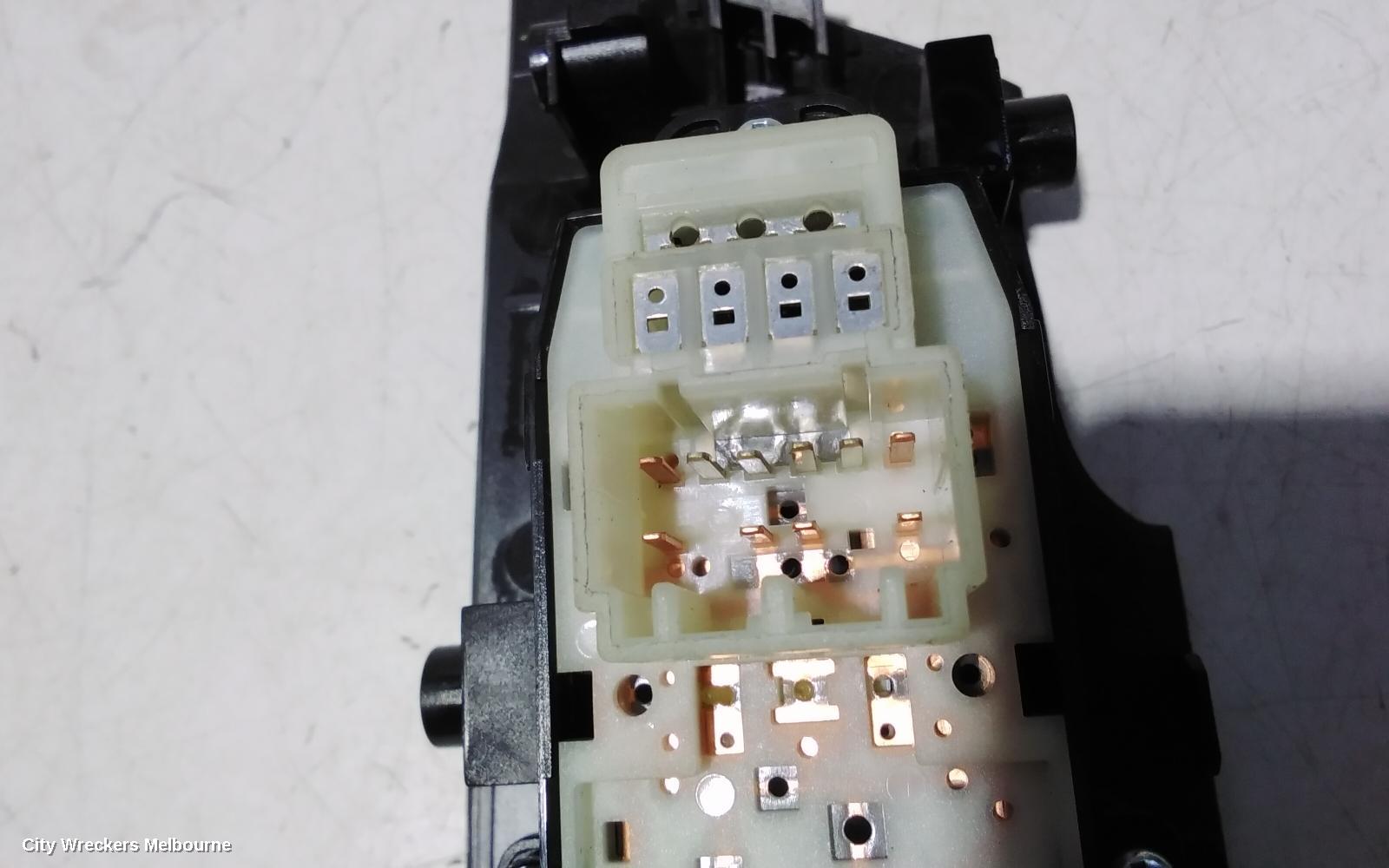 KIA CERATO PWR DR WIND SWITCH, RH FRONT (MASTER SWITCH), COUPE/KOUP, TD, 10/2008 - 03/2013