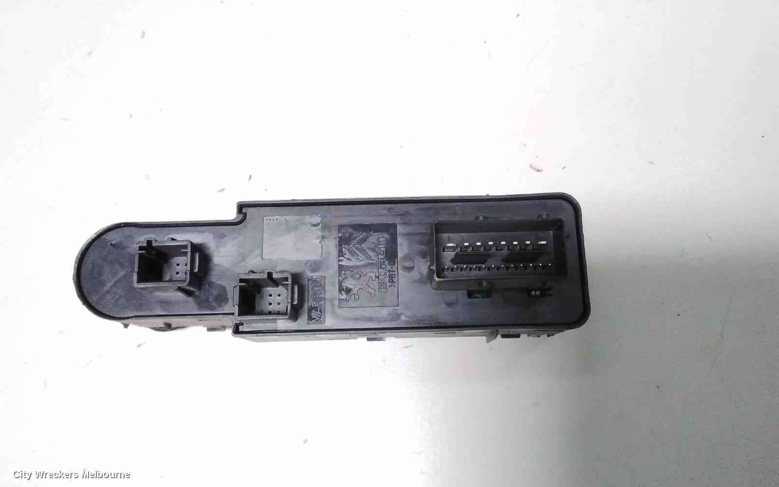 PEUGEOT 208 PWR DR WIND SWITCH, RH FRONT (MASTER SWITCH), A9, 5DR HATCH, 10/2012 ONWARDS