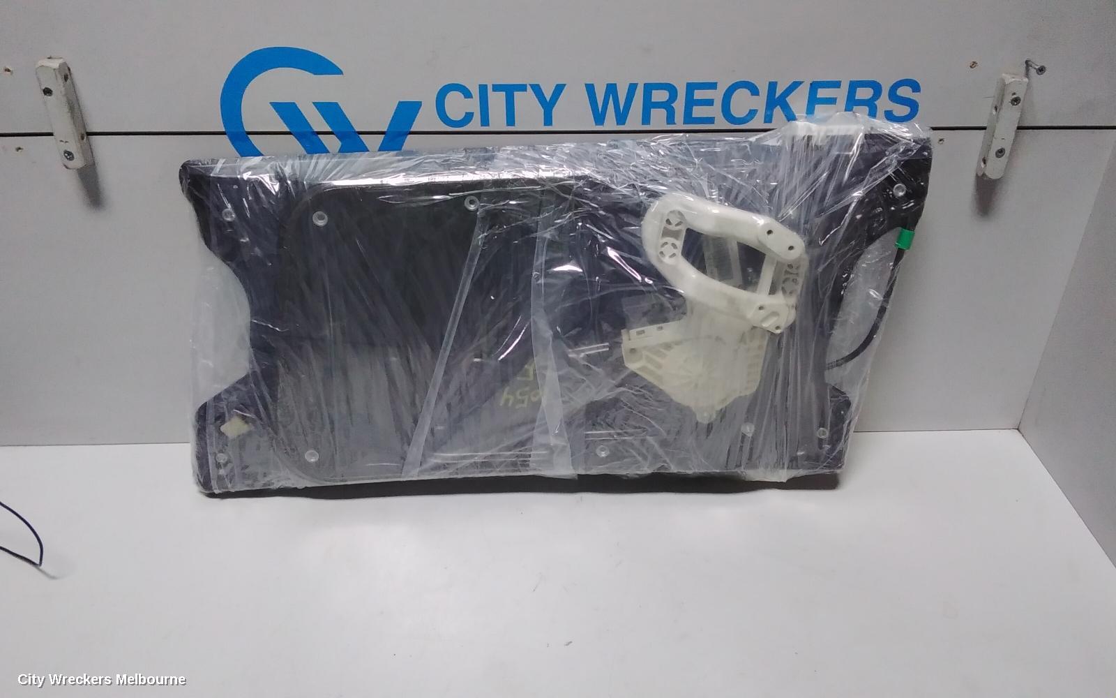 LAND ROVER RANGEROVER SPORT LEFT FRONT WINDOW REG/MOTOR, L320, 08/2005 - 12/2013