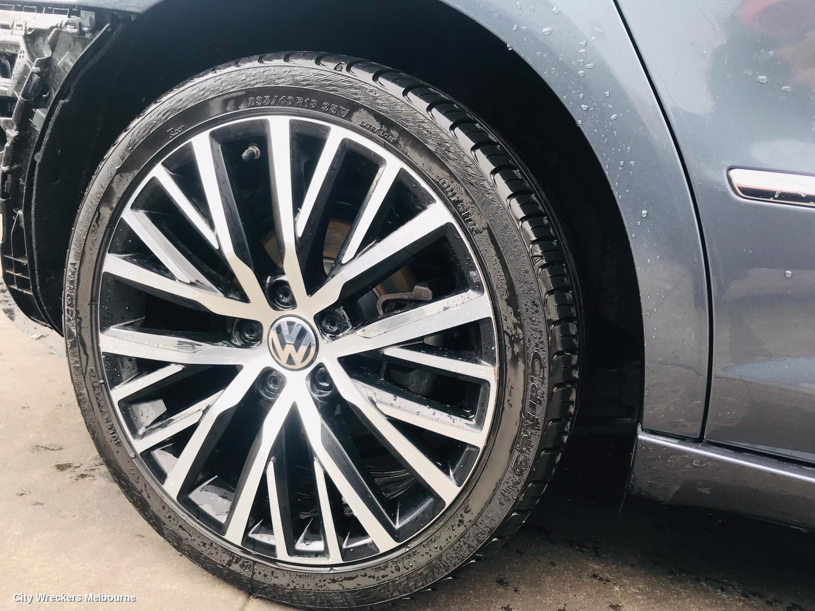 VOLKSWAGEN PASSAT FOG LAMP