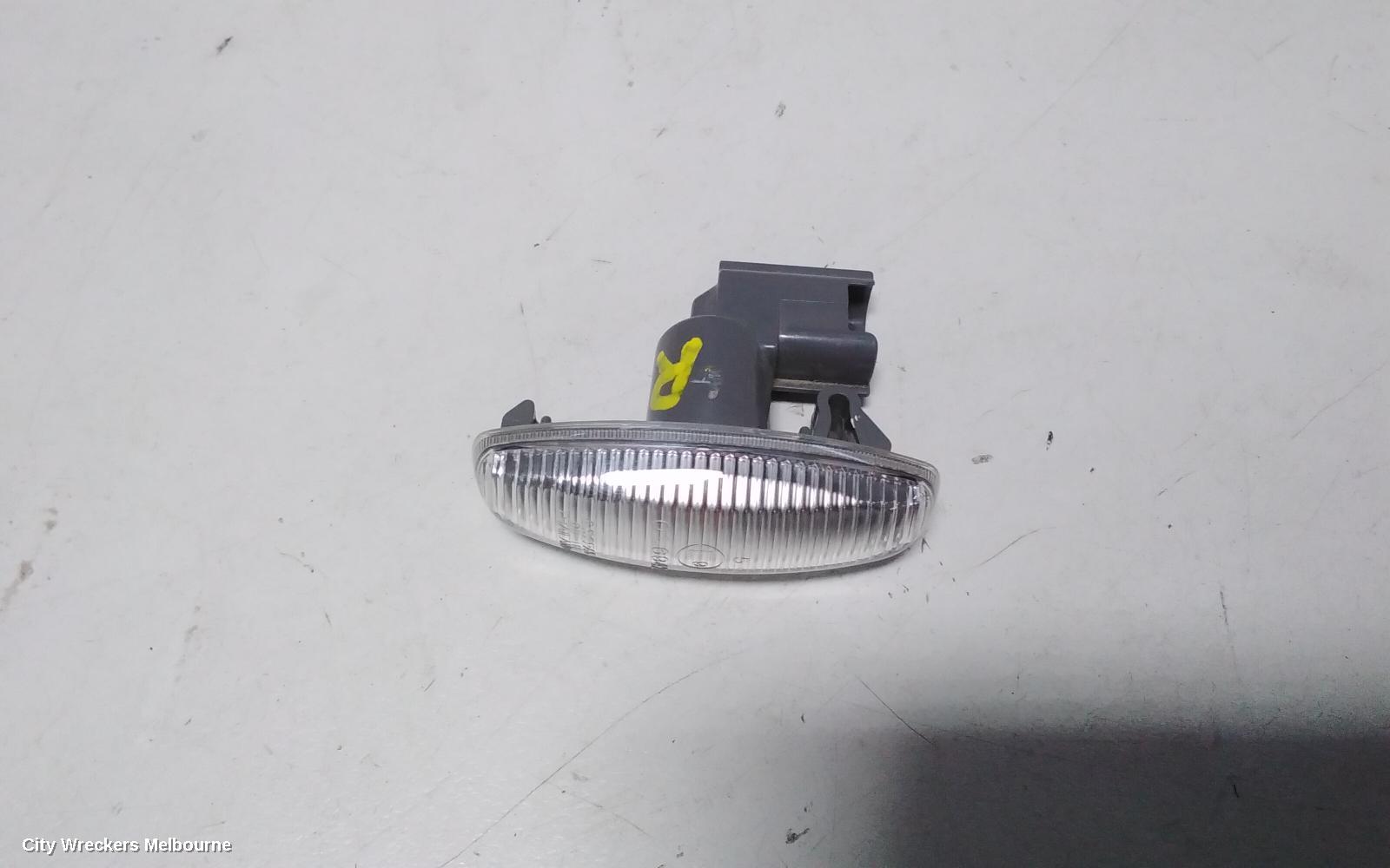TOYOTA HILUX RIGHT INDICATOR/FOG/SIDE, GUARD FLASHER (REPEATER), 09/2015 ONWARDS