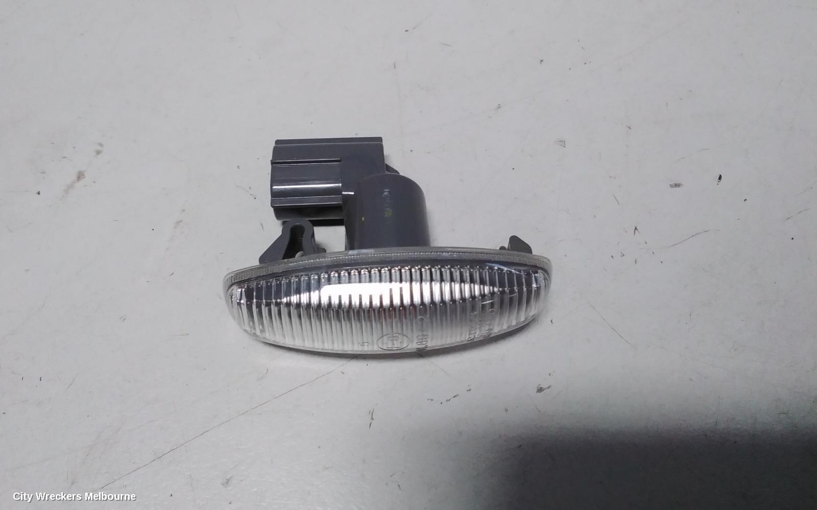 TOYOTA HILUX RIGHT INDICATOR/FOG/SIDE, GUARD FLASHER (REPEATER), 09/2015 ONWARDS