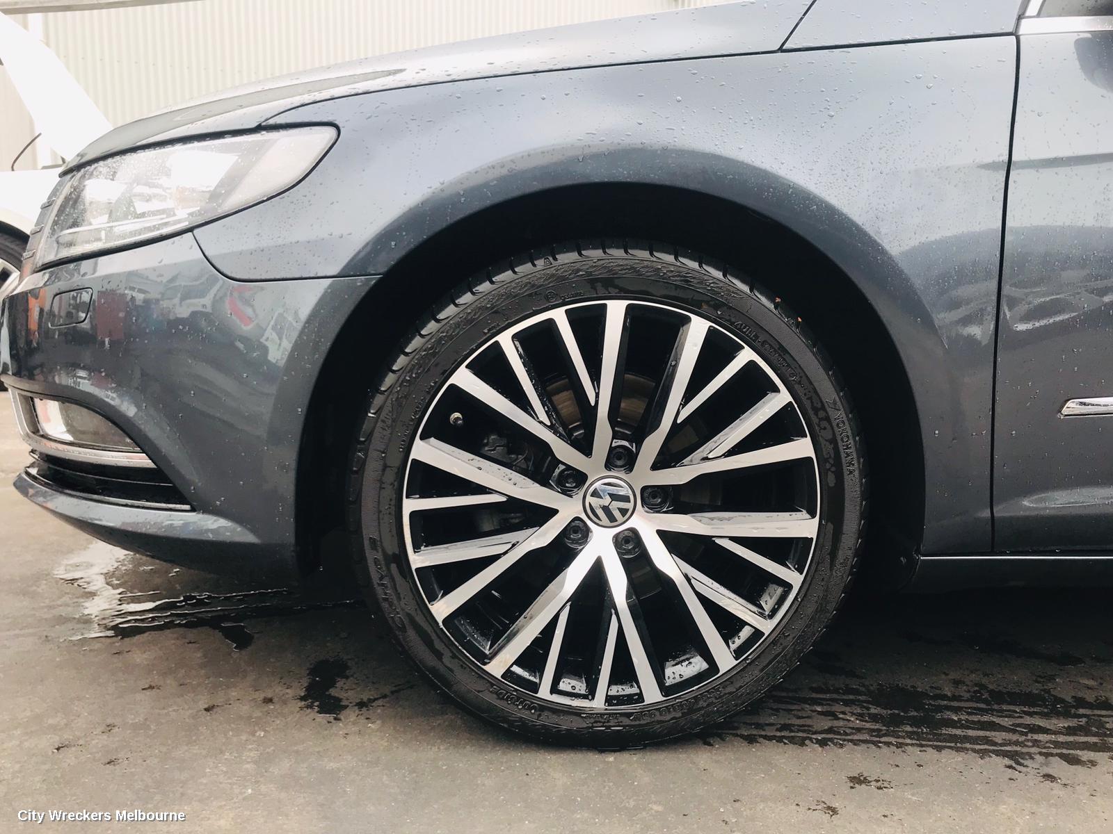 VOLKSWAGEN PASSAT FOG LAMP