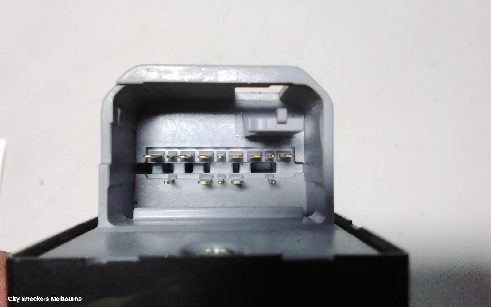 TOYOTA HIACE PWR DR WIND SWITCH, RH FRONT (MASTER SWITCH), TRH/KDH, 03/2005 - 02/2014