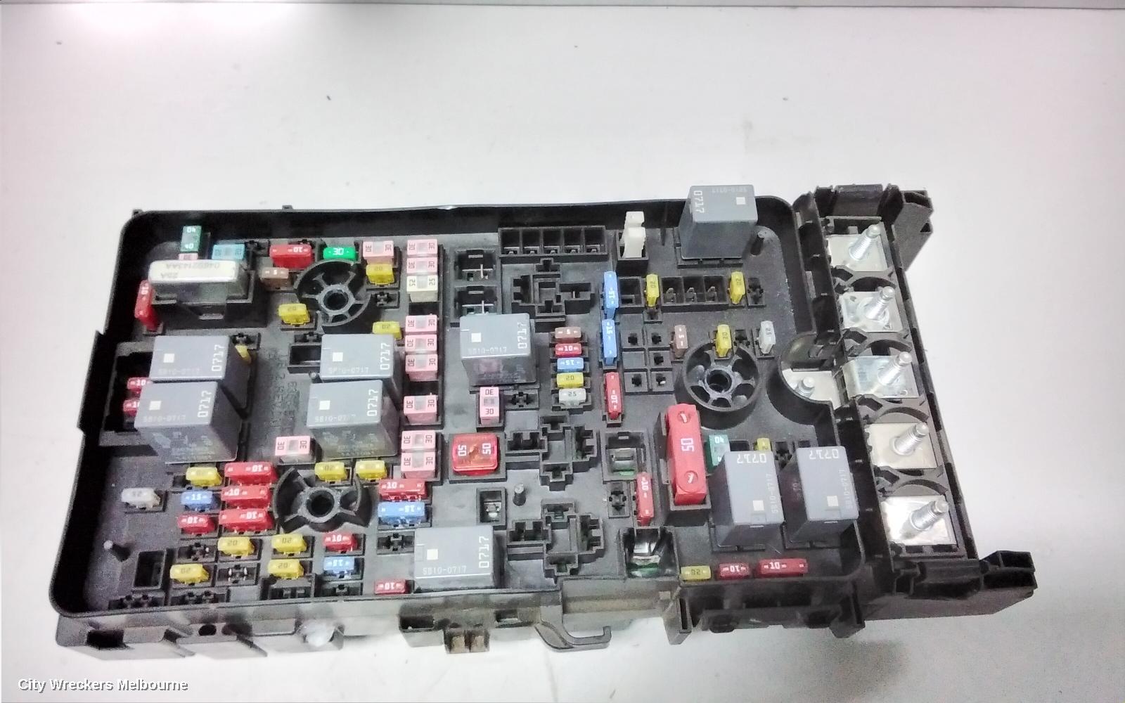 JEEP CHEROKEE FUSE BOX, ENGINE BAY, PETROL, KL, 02/2014 ONWARDS