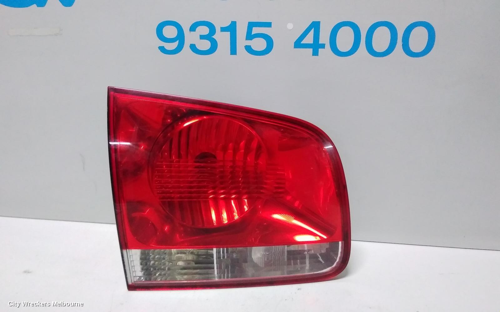 VOLKSWAGEN TOUAREG REAR GARNISH, TAILGATE LAMP (LH SIDE), 7L, 09/2003 - 06/2007